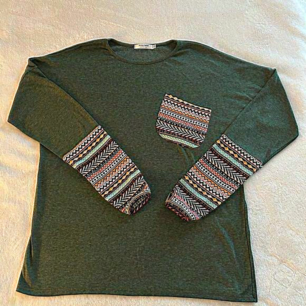 Long sleeve‎ T-shirt.